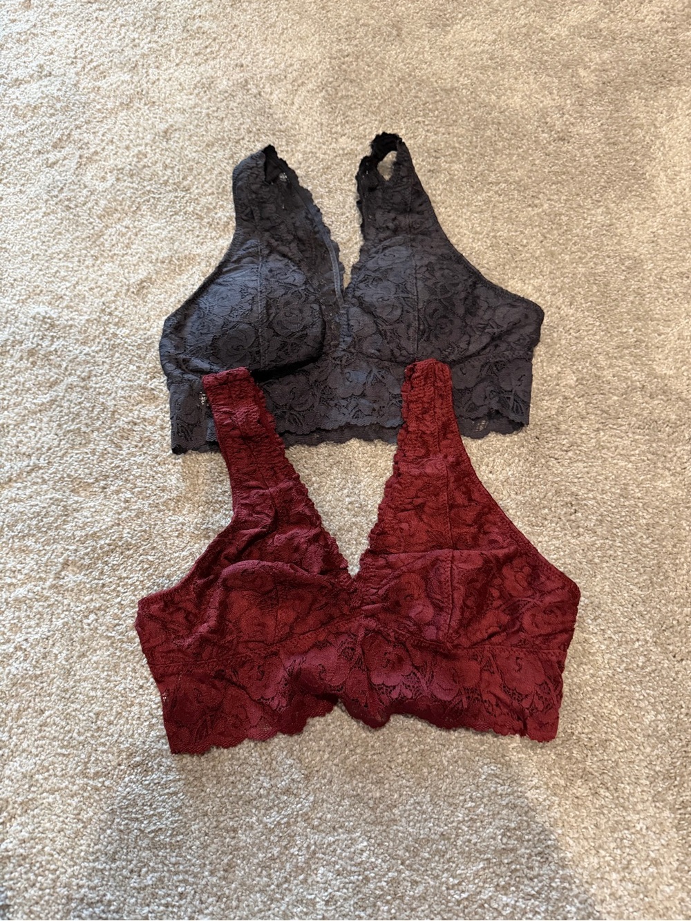 Lace Wireless Bralette - Black and Burgundy